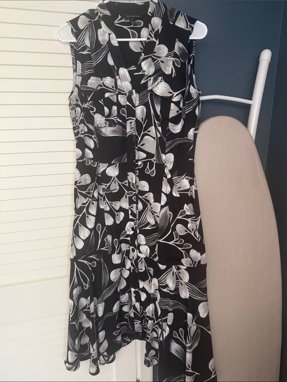 White House Black Market Black and White Floral Sheath Dress